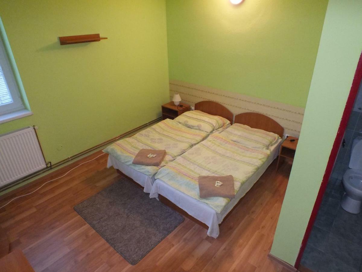 Fan Fan Penzión Rožňava Bagian luar foto