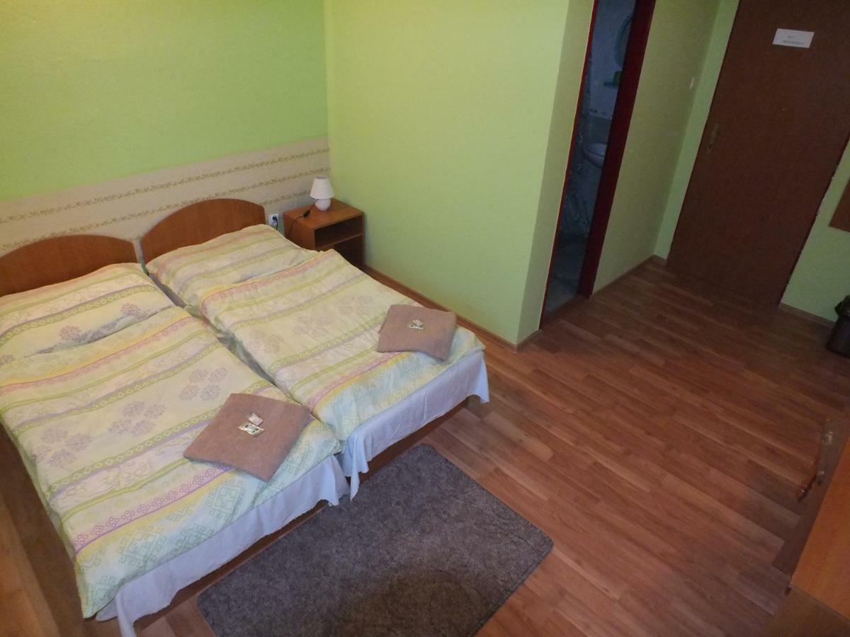 Fan Fan Penzión Rožňava Bagian luar foto
